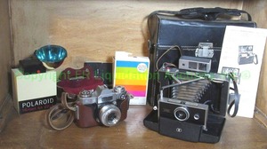 lot 152 image: Vintage Polaroid land camera plus accessories and more