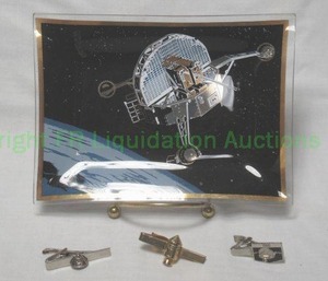 lot 200 image: NASA spacecraft tie clips and candy dish