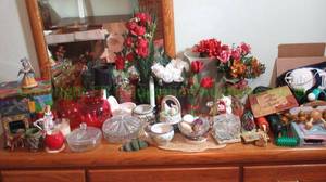lot 232 image: Assorted household decor plus
