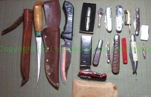 lot 210 image: Assorted pocket and straight blade knives