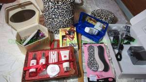 lot 206 image: Assorted beauty & vanity supplies plus