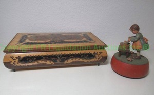 lot 377 image: Vintage Reuge made in Italy musical jewelry box and Reuge musical figurine