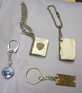 lot 482 image: Novelty bracelet and key chains