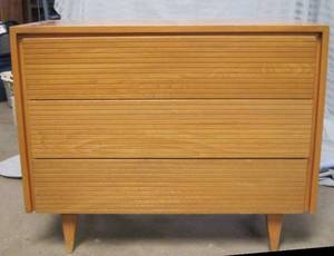 lot 404 image: Vintage Dresser