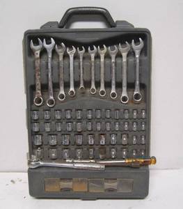 lot 406 image: Tool Set