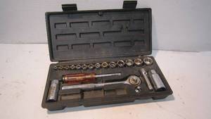 lot 422 image: Socket Set