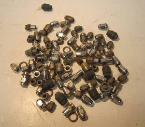 lot 452 image: Assorted Lug Nuts