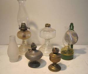 lot 470 image: Hurricane Lamps