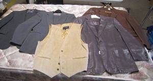 lot 495 image: Men�s Suits &amp Leather Wear
