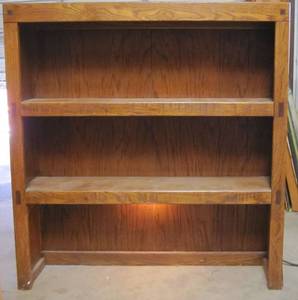 lot 500 image: Lighted Hutch