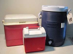 lot 506 image: Rubbermaid Coolers