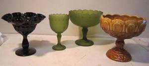 lot 520 image: 4 Pedestal Bowls