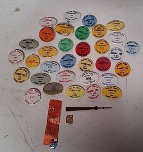 lot 525 image: Shriner shrine circus buttons