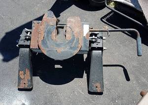 lot 530 image: 5th wheel hitch