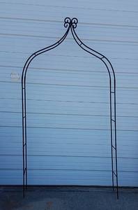 lot 531 image: Decorative Arch