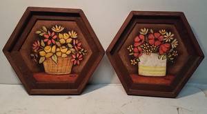 lot 543 image: 2 floral wall decor