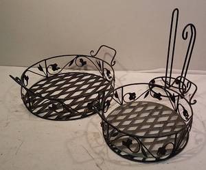 lot 547 image: Metal kichen ware