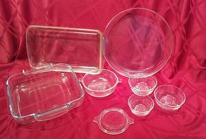 lot 549 image: Pyrex glassware