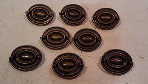 lot 557 image: 8 Vintage-look Oval Drawer Handles