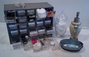 lot 571 image: Lot of Personal Care Items