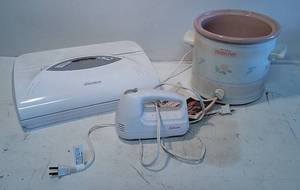 lot 572 image: Lot of IncompleteSemi-Functional Kitchen Items