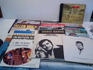 lot 575 image: Lot of Assorted Vinyl Records