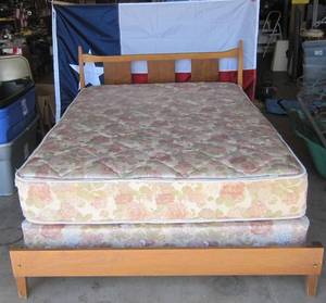 lot 584 image: Wood Double Bed