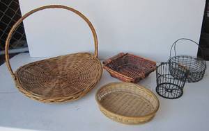lot 585 image: 5 baskets