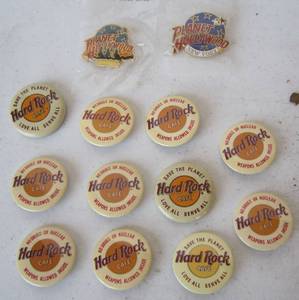 lot 587 image: Hard Rock Caf and Planet Hollywood Pins