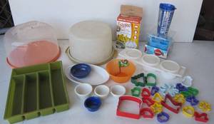 lot 589 image: Kitchen plastic ware