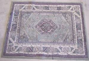 lot 591 image: Rug
