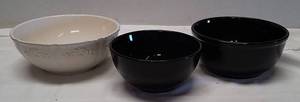 lot 624 image: 3 Ceramic Bowls