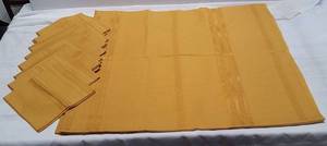 lot 627 image: Oval Tablecloth &amp Matching Napkins