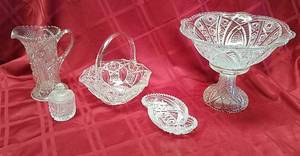 lot 633 image: Assorted Starburst-patterned Glass Items
