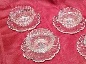lot 637 image: 3 Flower-themed Glass Custard Bowls