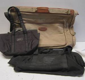 lot 647 image: 3 Carry Bags