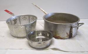 lot 658 image: Crawfish Pot &amp Strainers