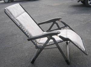 lot 659 image: Folding Chaise Lounge