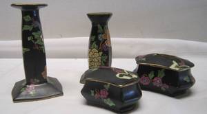 lot 660 image: Eclectic Collection of Matching Ceramic Decor Pieces