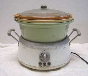 lot 672 image: Hamilton Beach 3-In-1 Slow Cooker