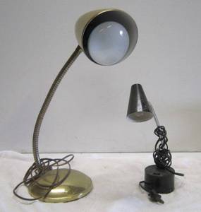lot 674 image: 2 Desk Lamps
