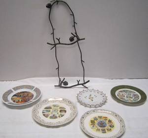 lot 682 image: Decorative Plates &amp Wall Hanger