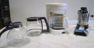 lot 685 image: Coffee Pot &amp Accessories