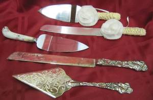 lot 654 image: Cake Serving Utensils
