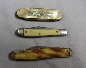 lot 690 image: 3 pocket knives