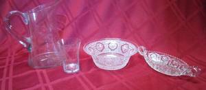 lot 698 image: 4 Pieces of Double Starburst Glassware
