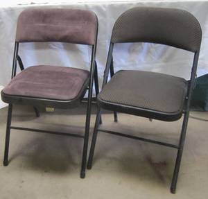 lot 700 image: 2 Folding Chairs