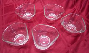 lot 708 image: 3 Tricorne-shaped Glass Dessert Dishes