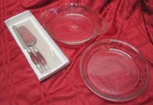 lot 709 image: Lot of Pie Serving Items