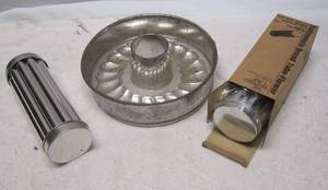 lot 716 image: 3 Metal Bakeware Items